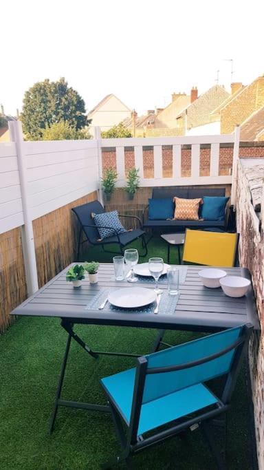 Le Chat Bleu - 26M2- Terrasse Sur Les Toits - Wi-Fi أميا المظهر الخارجي الصورة